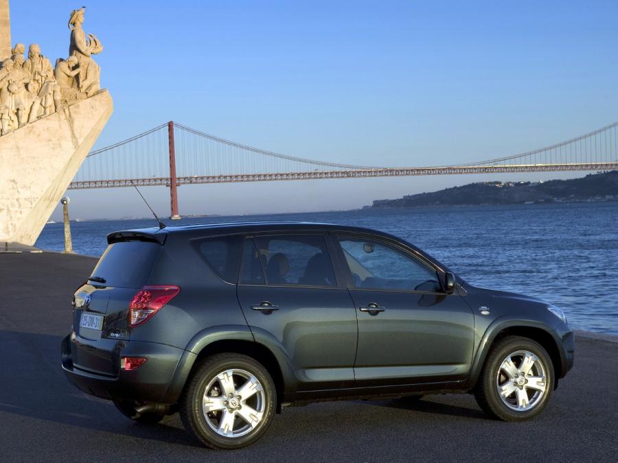  Toyota RAV4 2006 года  (фото 11 из 28)